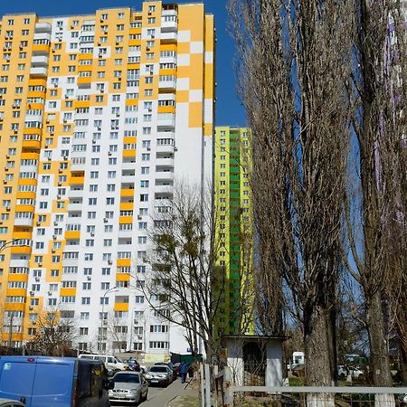 Комфортні Мині-Апартаменти Студіо На Юлії Здановської Kyiv Exterior foto