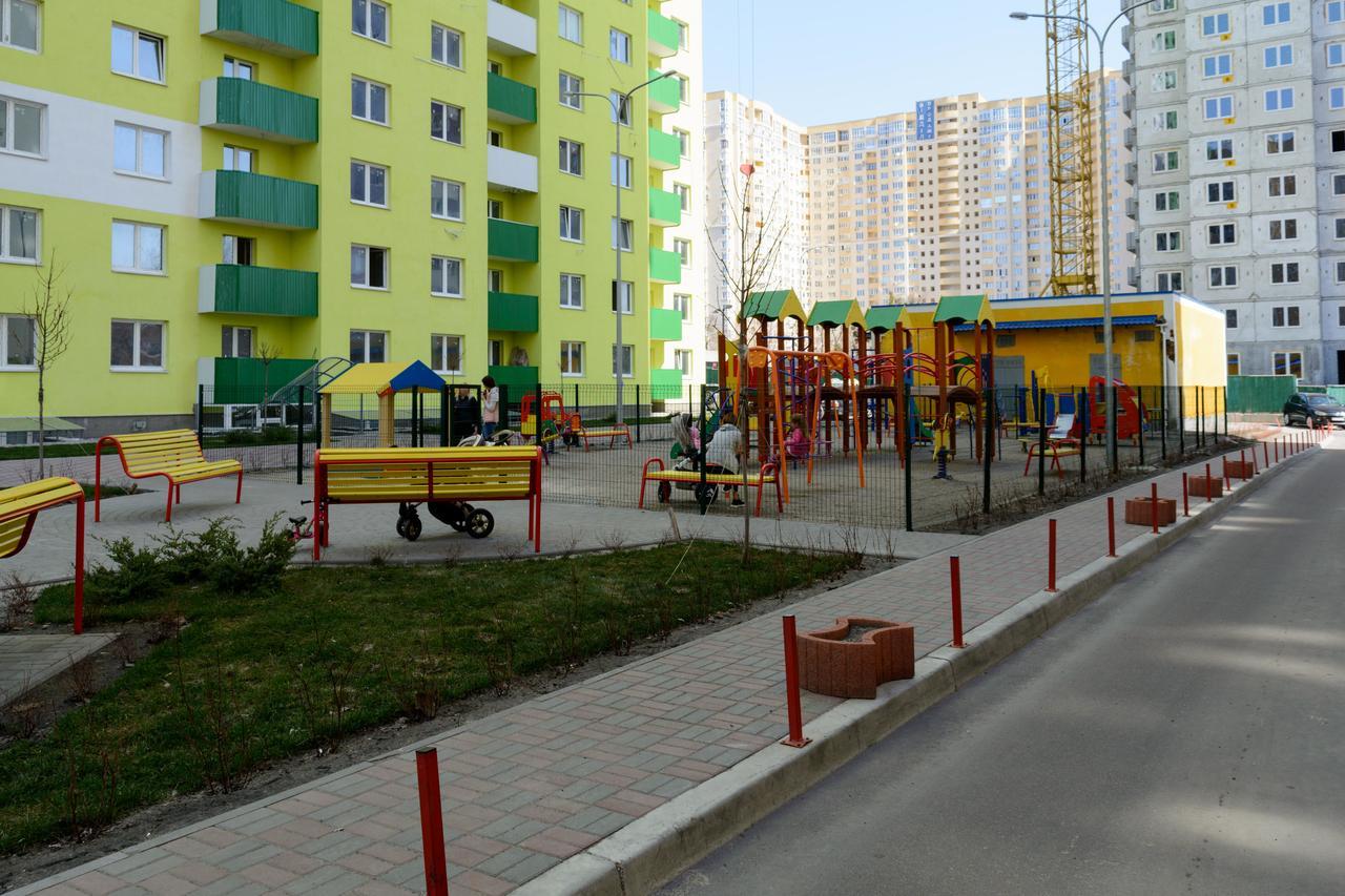 Комфортні Мині-Апартаменти Студіо На Юлії Здановської Kyiv Exterior foto